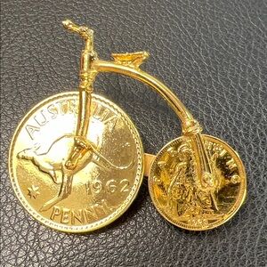 🇦🇺Gold Coin Bicycle Brooch